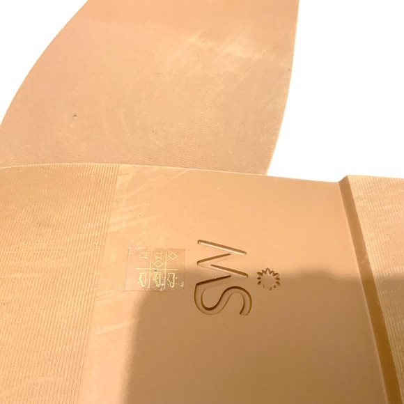 Stuart Weitzman Gold Metallic Cassie Round Toe Slip On Leather Flip Flop Sandals - Picture 7 of 9